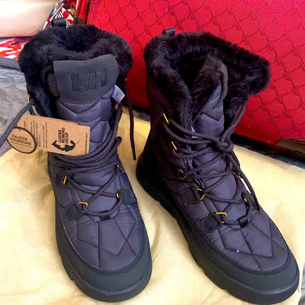 Brand new Helly Hansen Light boots Sz US 8.5 W